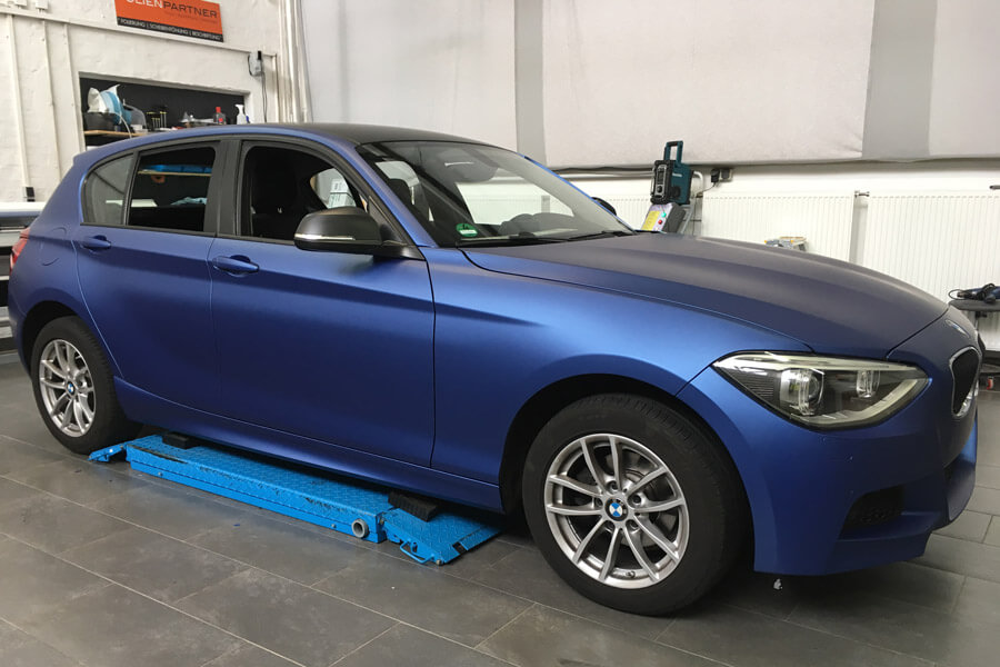 BMW 1er Folierung in Blau