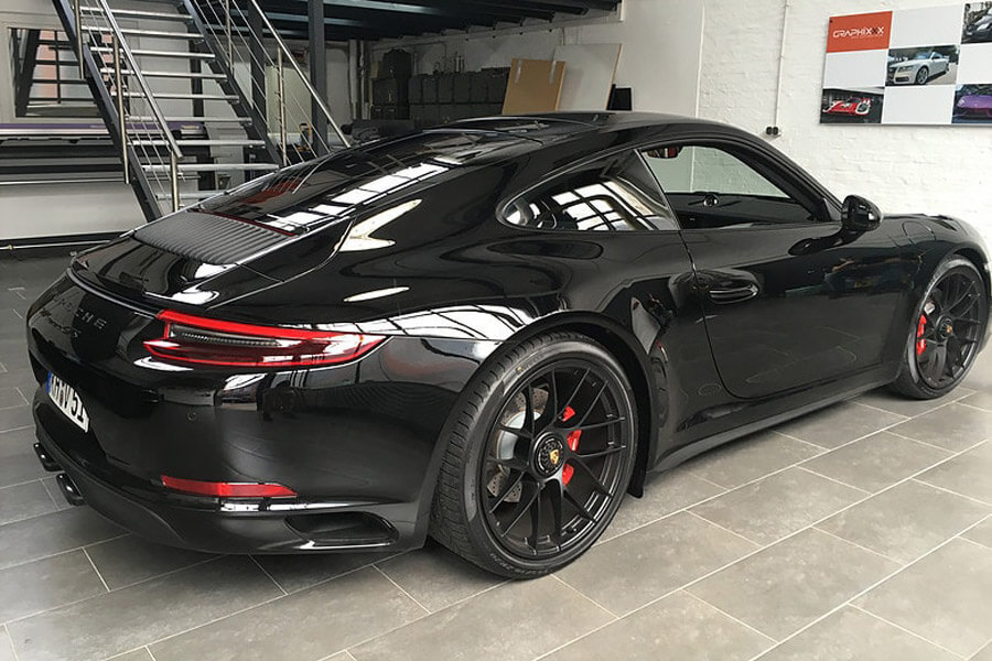 https://www.folienpartner.com/wp-content/uploads/2018/08/porsche-911-gts-scheibentoenung.jpg