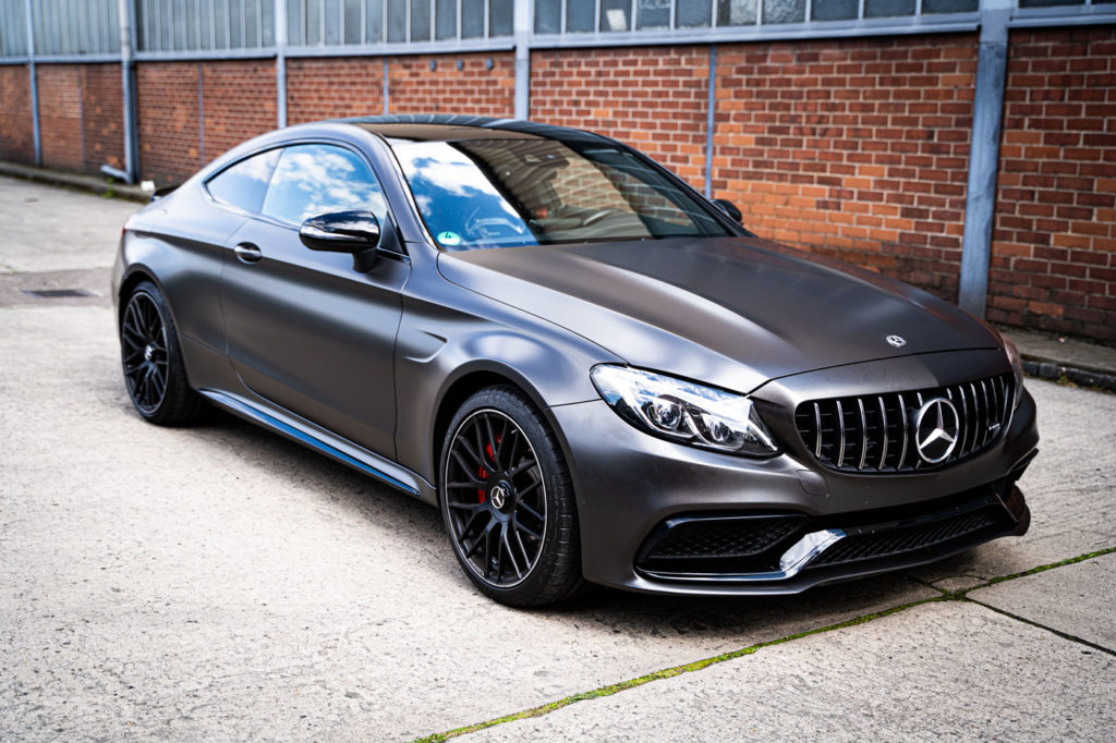 https://www.folienpartner.com/wp-content/uploads/2020/10/Mercedes-C63AMG-Avery-Satin-Pearl-Nero-13-1024x682.jpg