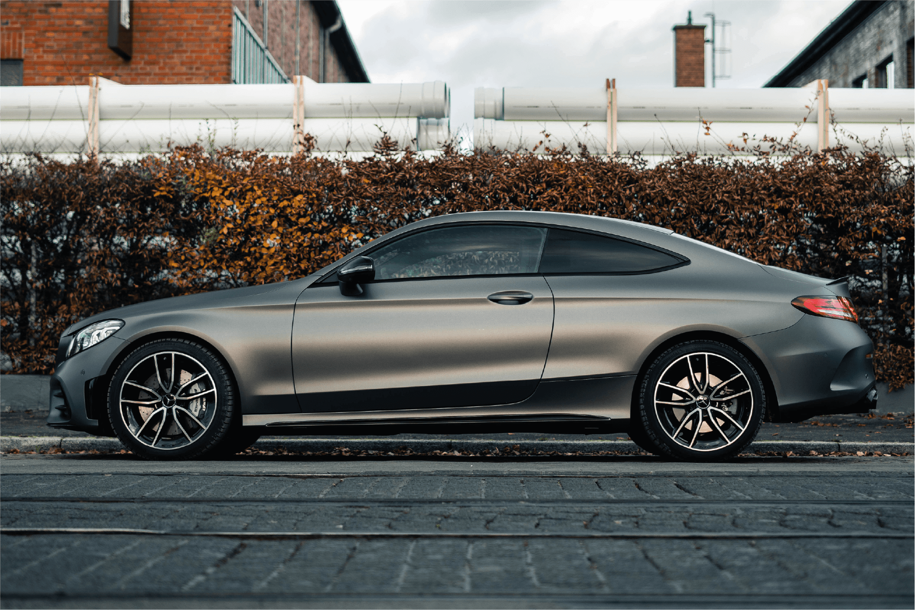 Folieren oder Lackieren? Frische Farbe - frisches Auto: Alles über Lack und  Folie!