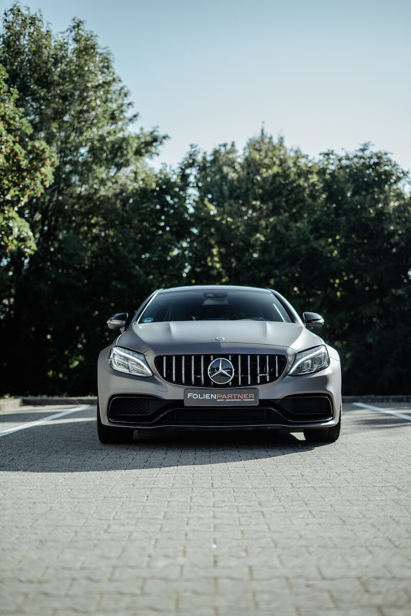 auto_folieren_lassen_mercedes_amg_c63s_vollfolierung_avery_charcoal_grey10