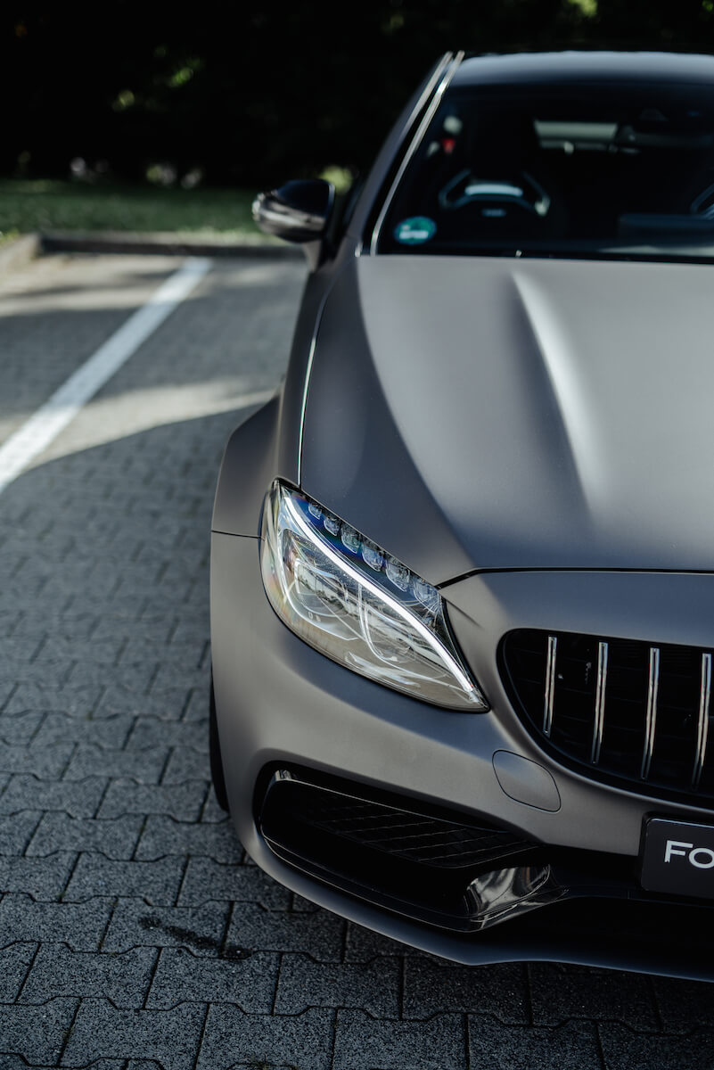 auto_folieren_lassen_mercedes_amg_c63s_vollfolierung_avery_charcoal_grey12