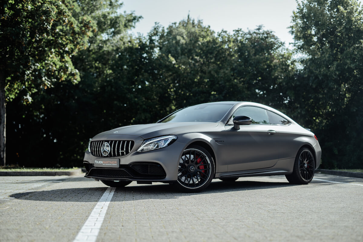 auto_folieren_lassen_mercedes_amg_c63s_vollfolierung_avery_charcoal_grey13