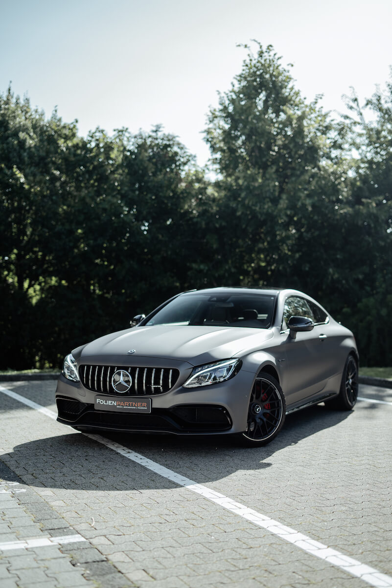auto_folieren_lassen_mercedes_amg_c63s_vollfolierung_avery_charcoal_grey17