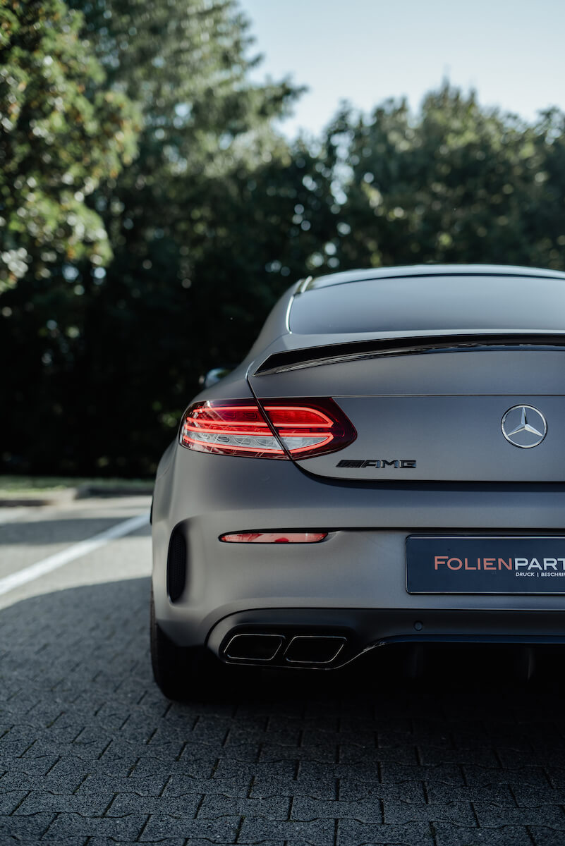 auto_folieren_lassen_mercedes_amg_c63s_vollfolierung_avery_charcoal_grey4