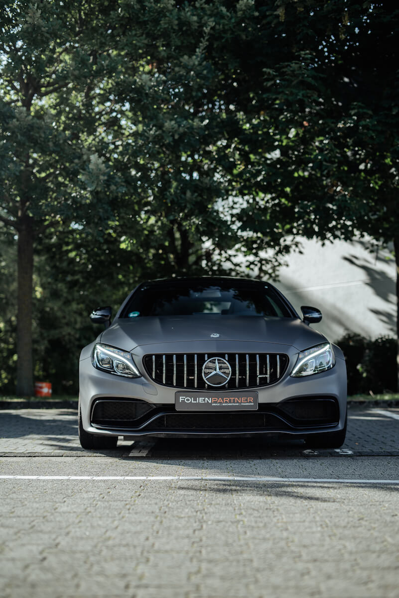 auto_folieren_lassen_mercedes_amg_c63s_vollfolierung_avery_charcoal_grey9